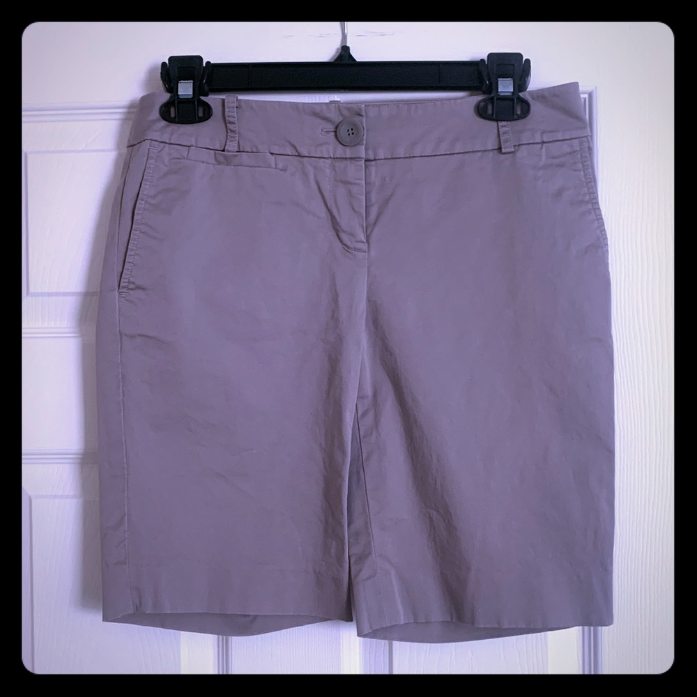 LOFT~ Size 2 EUC Gray Bermuda Shorts